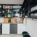 Hostel One One World Square