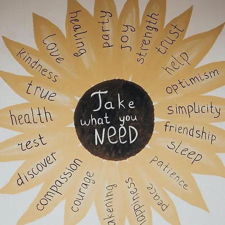 One One World Square Ayía Nápa