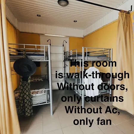 Auberge de jeunesse One One World Square Ayía Nápa